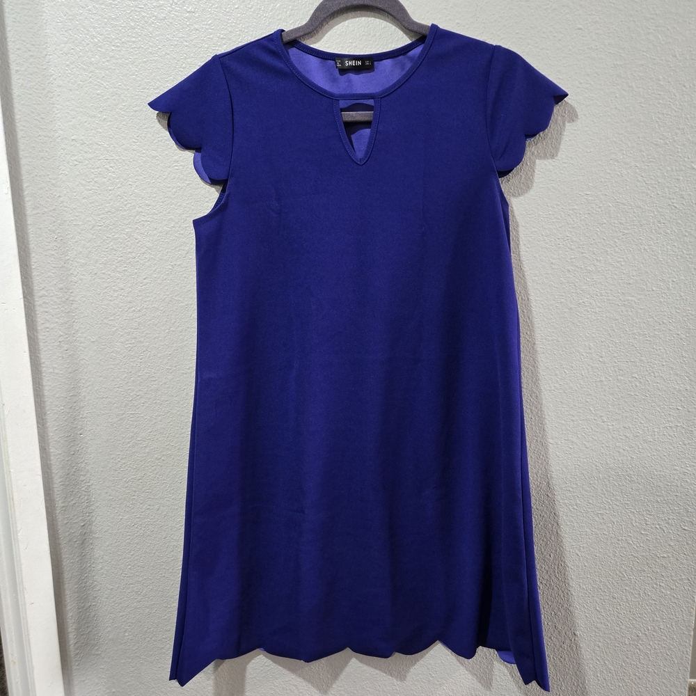 Elegant Blue Scalloped Sleeve Dress